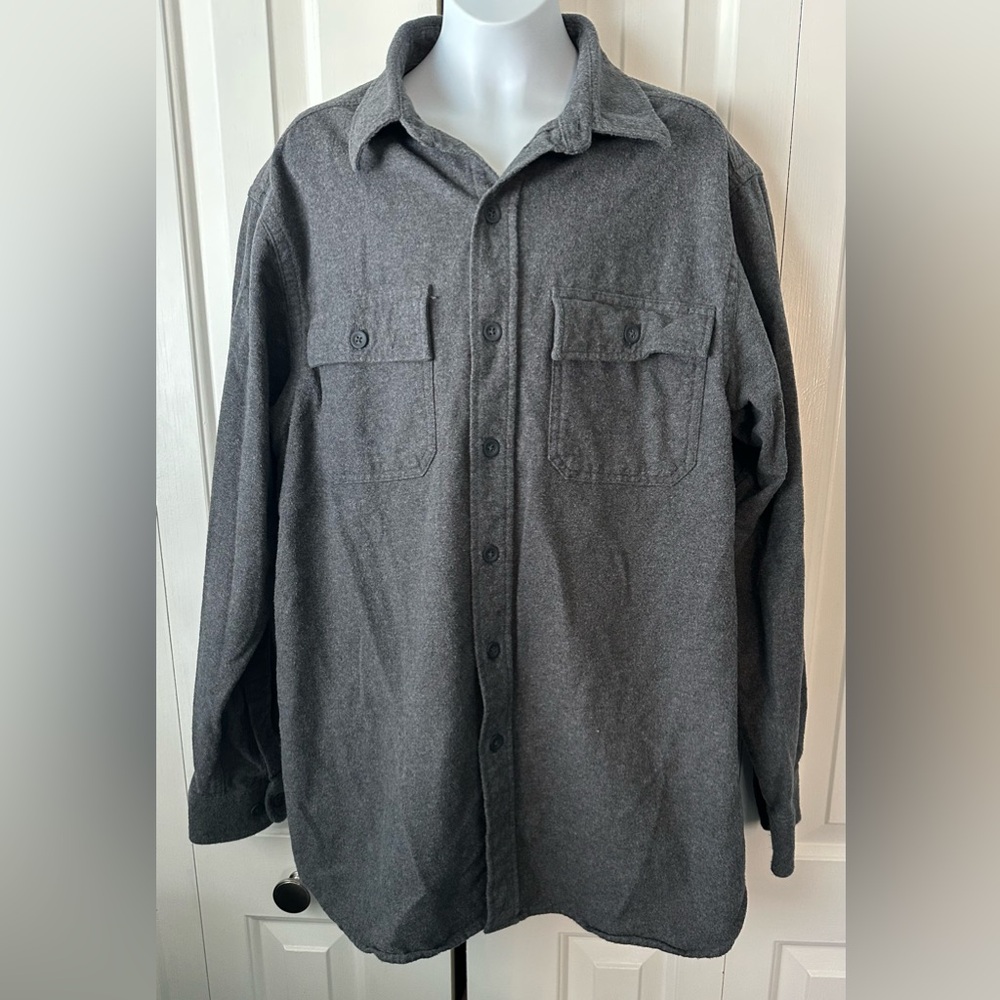DESIGNED BY L.L.BEAN!!! Fabulous Condition 100% Cotton Mens Gray Button Shirt.
